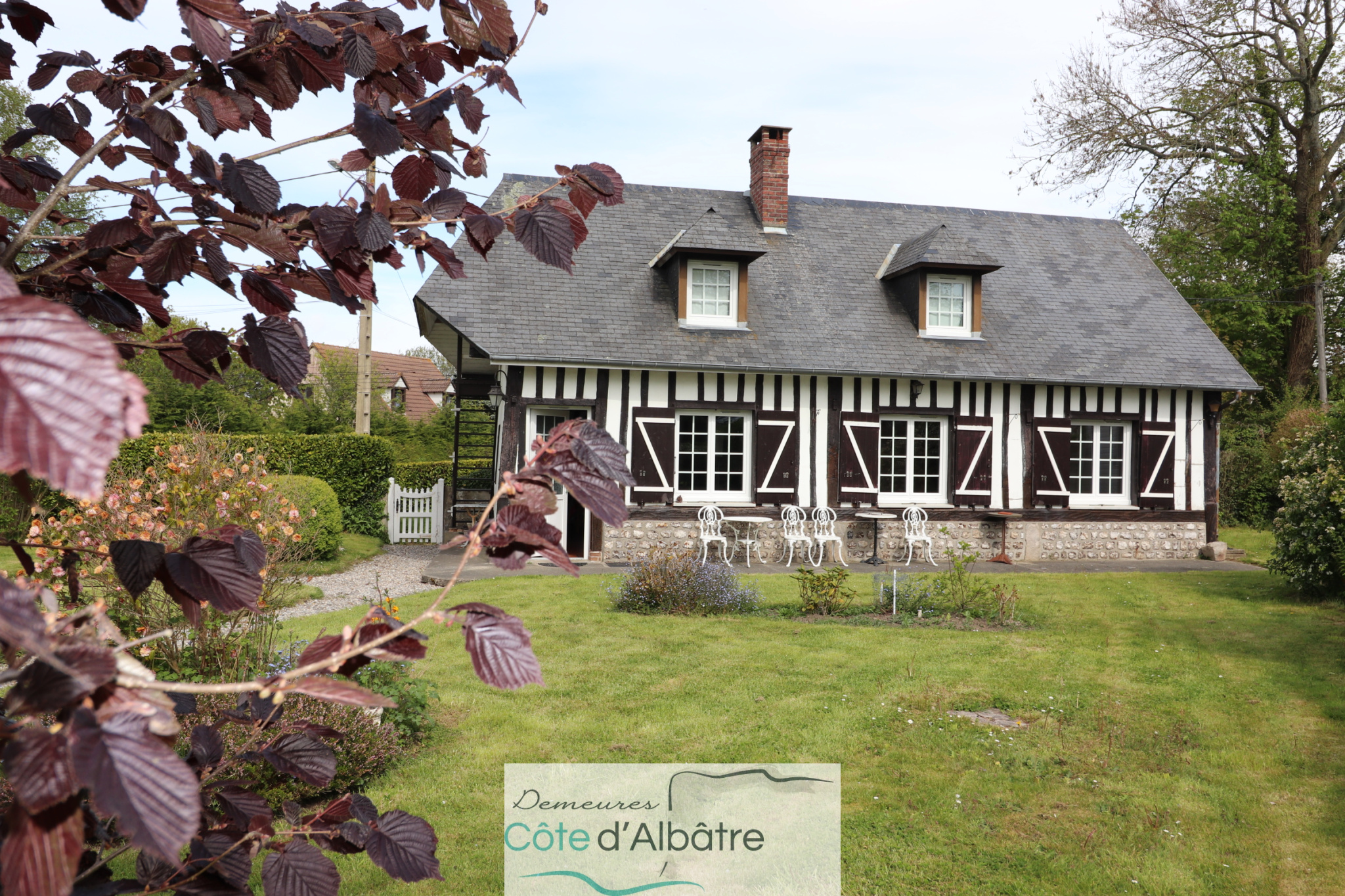 A Vendre Maison Contemporaine De Type F7 Idealement Situee Offranville 76 Centre Bourg Transaction Immobiliere Sur Dieppe Et Sa Region De Ladoucette